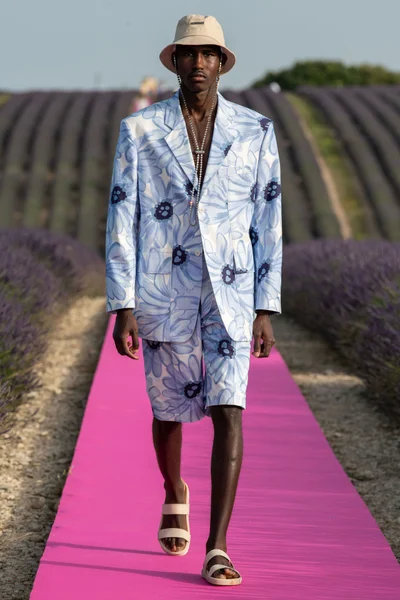 Look 32
